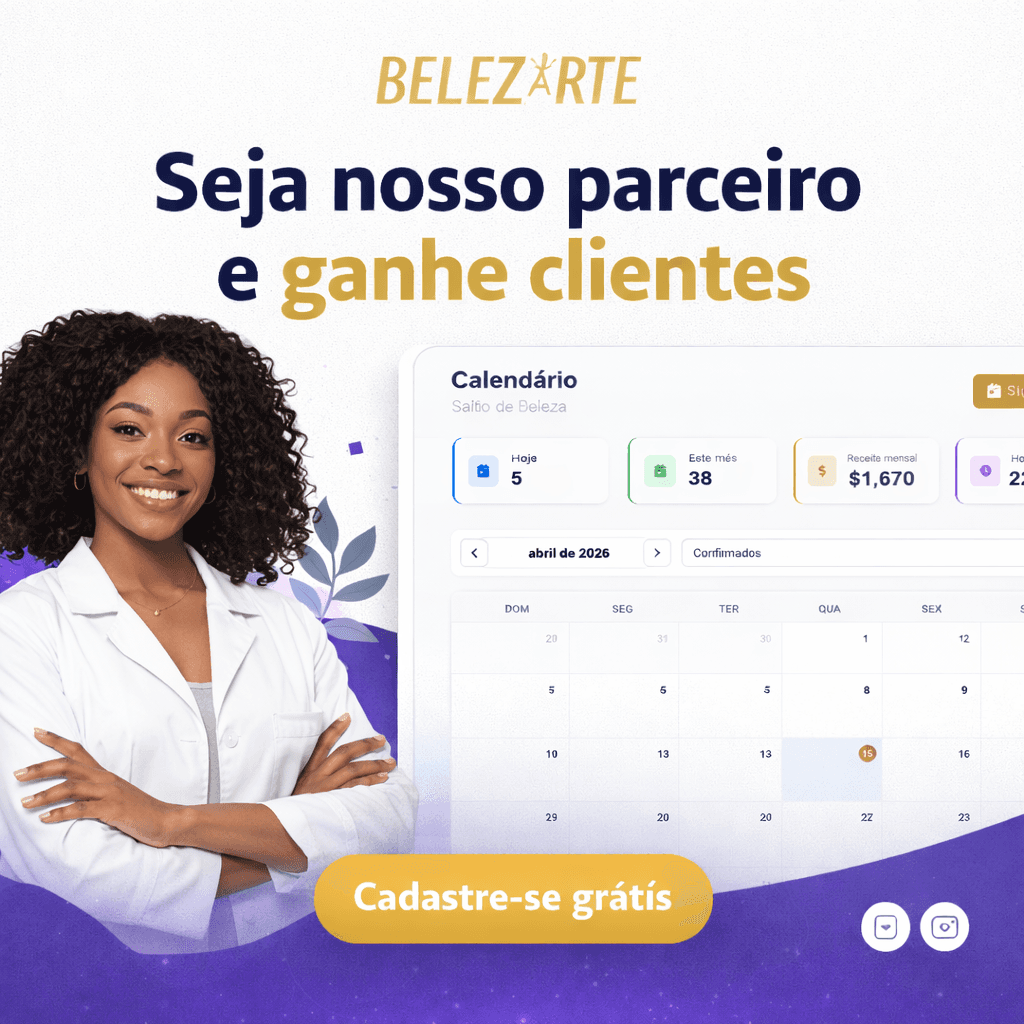 Profissional de beleza usando a plataforma Belezarte